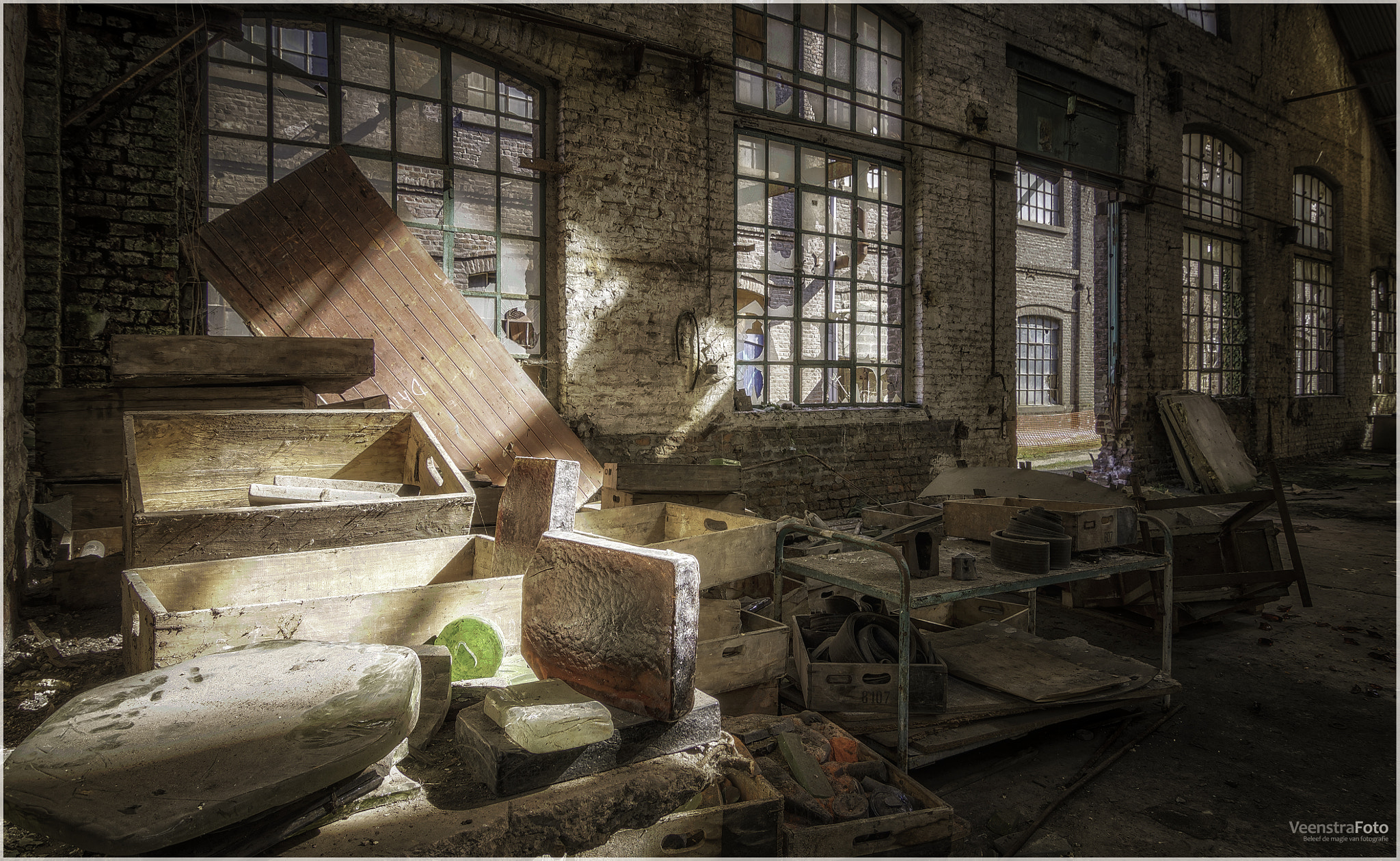 Tokina AT-X Pro 12-24mm F4 (IF) DX sample photo. Cristallerie val saint lambert photography