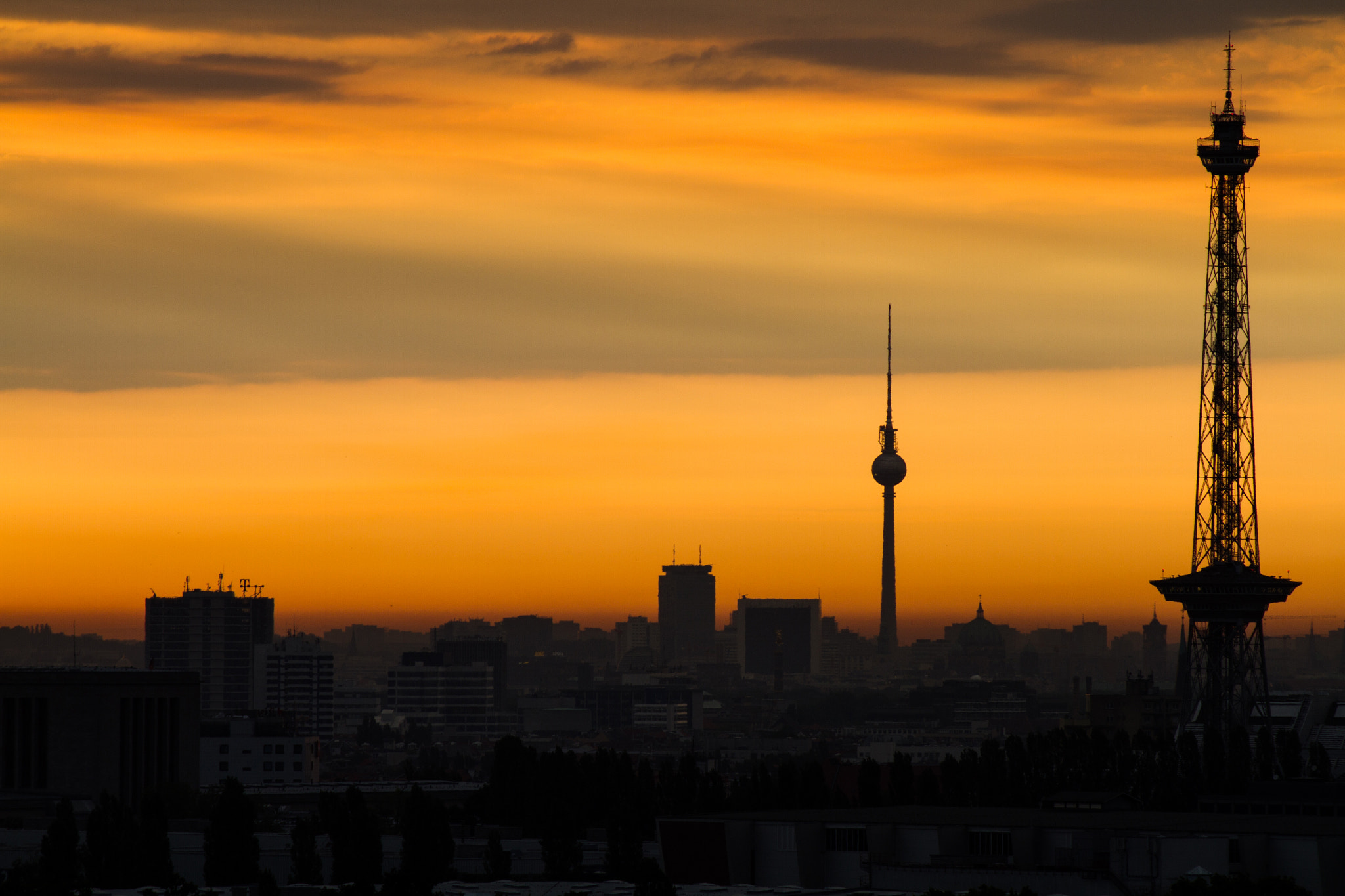 Canon EOS 7D + Canon EF 100-300mm F4.5-5.6 USM sample photo. Berlin sunrise photography