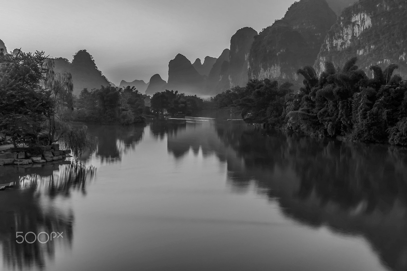 Sony a7 + Sony E 18-200mm F3.5-6.3 OSS LE sample photo. Yulong river at dusk photography