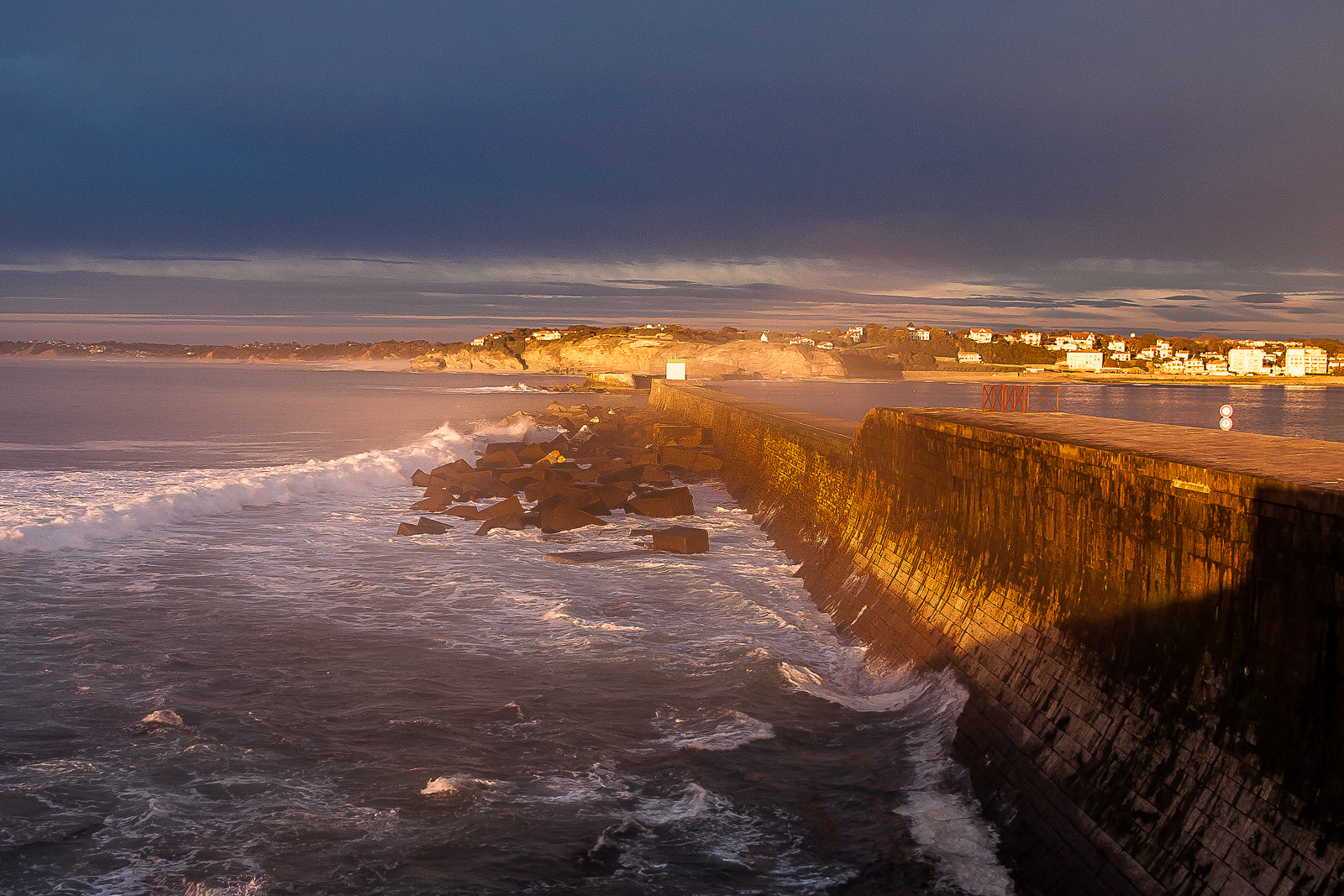 Canon EOS 40D + Sigma 18-50mm f/2.8 Macro sample photo. Digue du fort de socoa photography