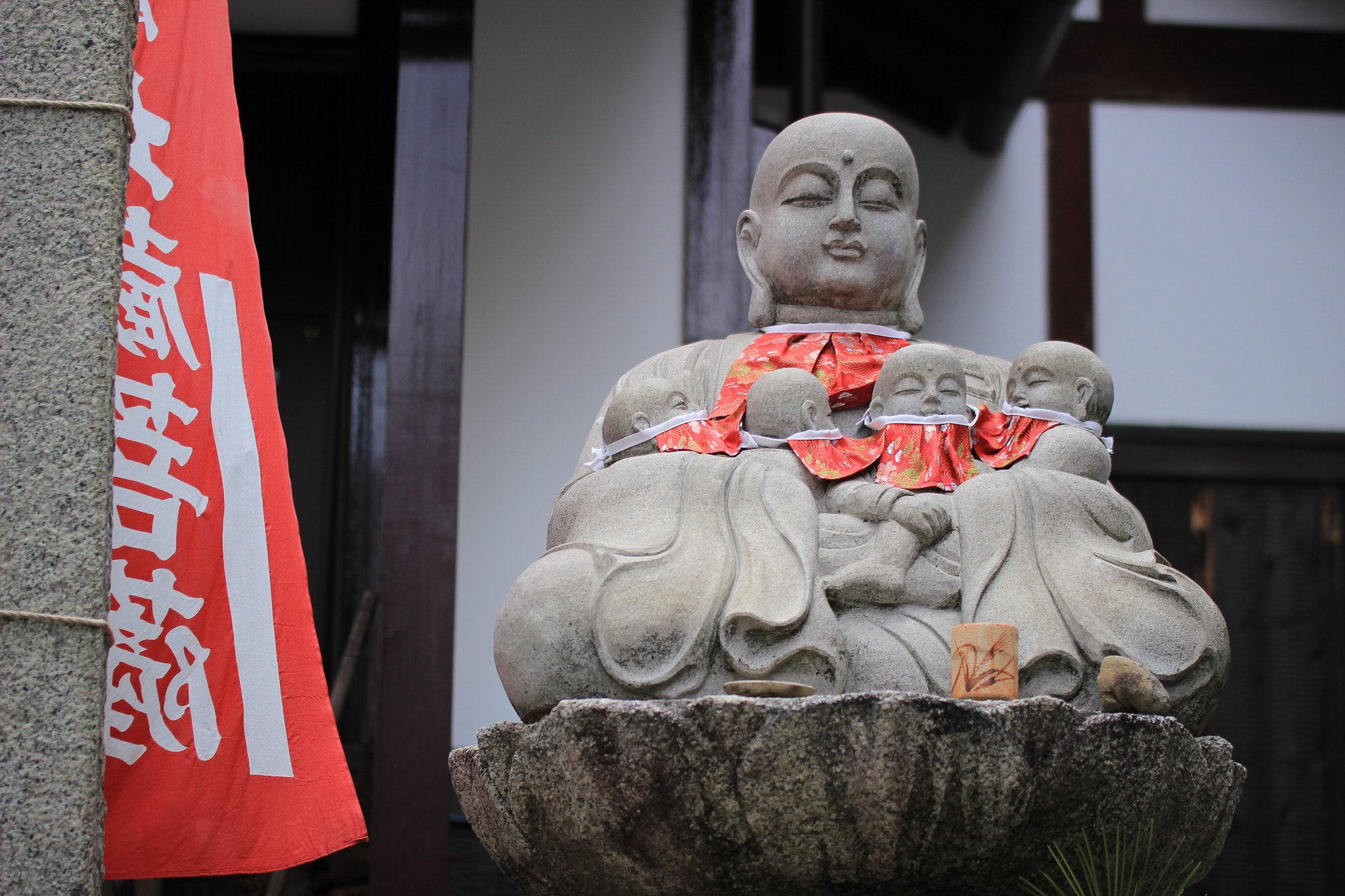 Tamron SP AF 60mm F2 Di II LD IF Macro sample photo. Statue in kyoto photography