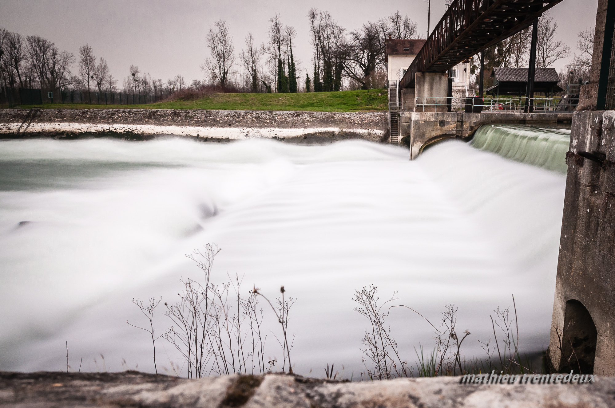 Sigma 17-70mm F2.8-4 DC Macro OS HSM | C sample photo. Noisiel - barrage couleur photography