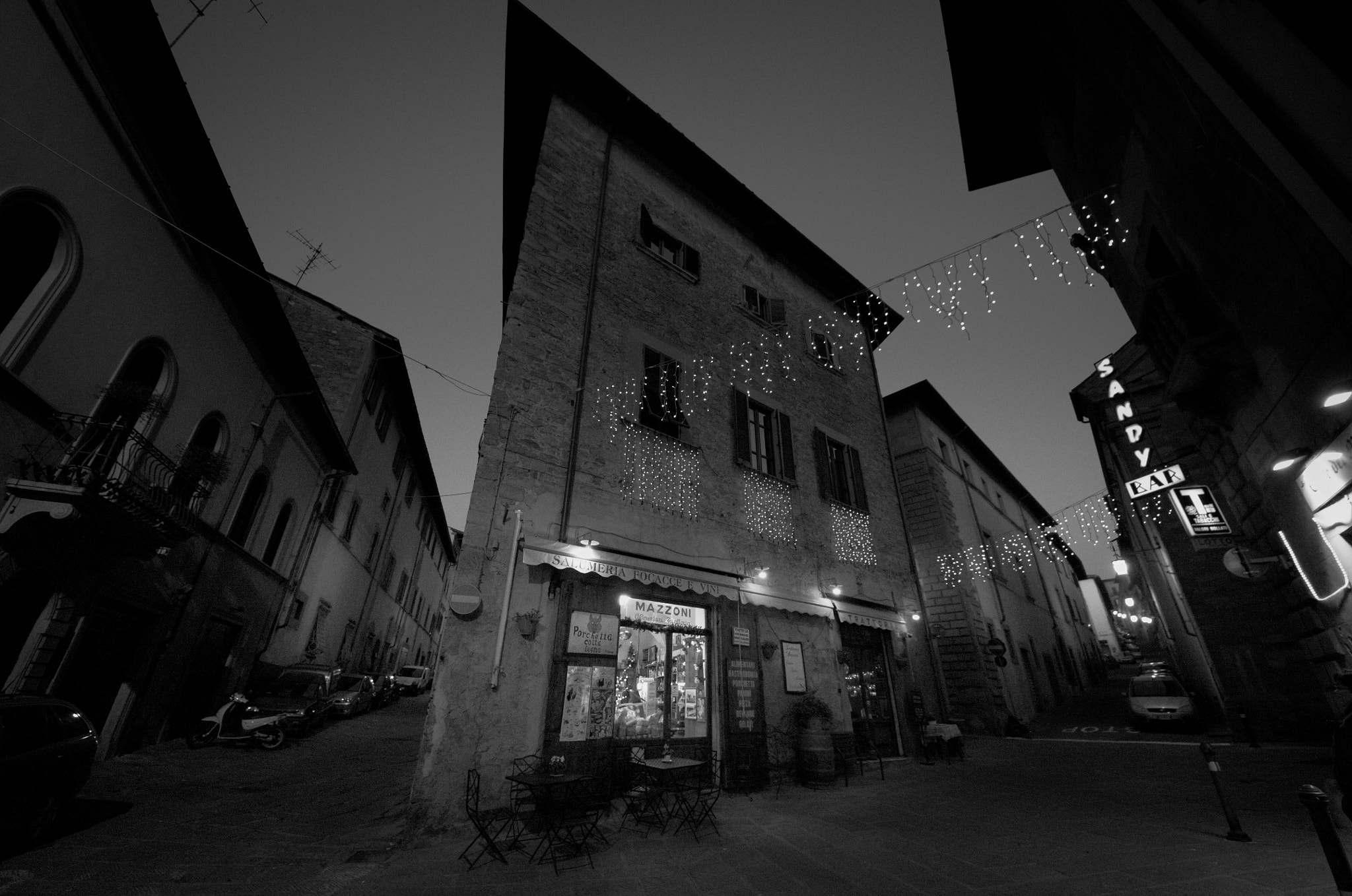 Sigma 8-16mm F4.5-5.6 DC HSM sample photo. Are you hungry? photography