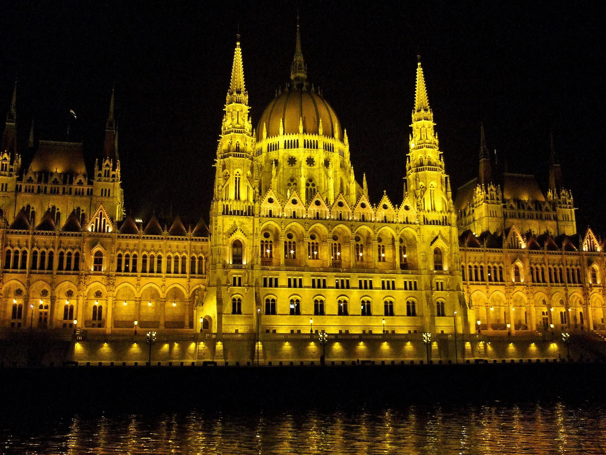 Fujifilm FinePix F31fd sample photo. Budapest's parliament photography