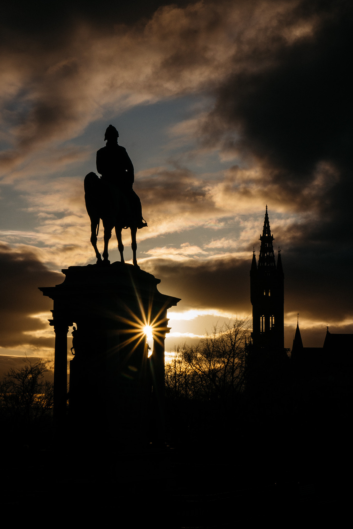 Canon EOS 70D + Canon EF 500mm F4L IS USM sample photo. Field marshall earl roberts overlooking the uni photography