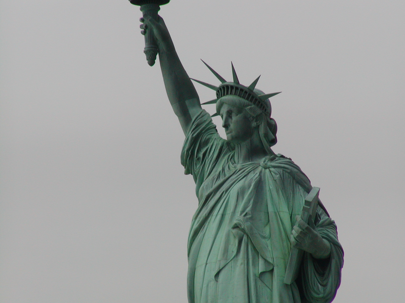 Olympus C700UZ sample photo. Lady liberty snapshot on grey sky photography