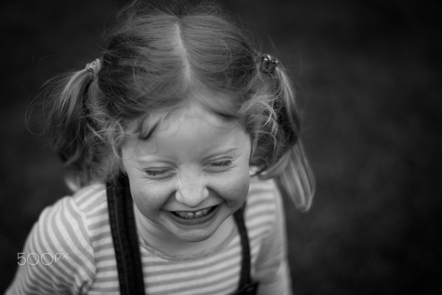 AF Zoom-Nikkor 35-135mm f/3.5-4.5 N sample photo. That cheeky smile photography