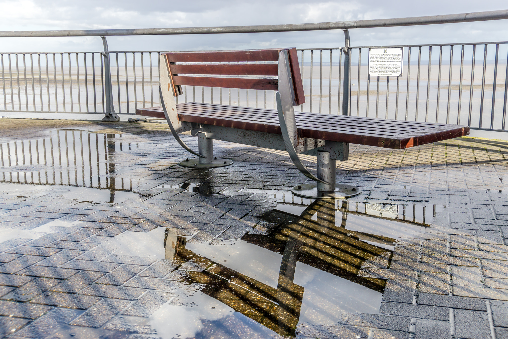 Sony E 18-200mm F3.5-6.3 OSS sample photo. The last bench photography