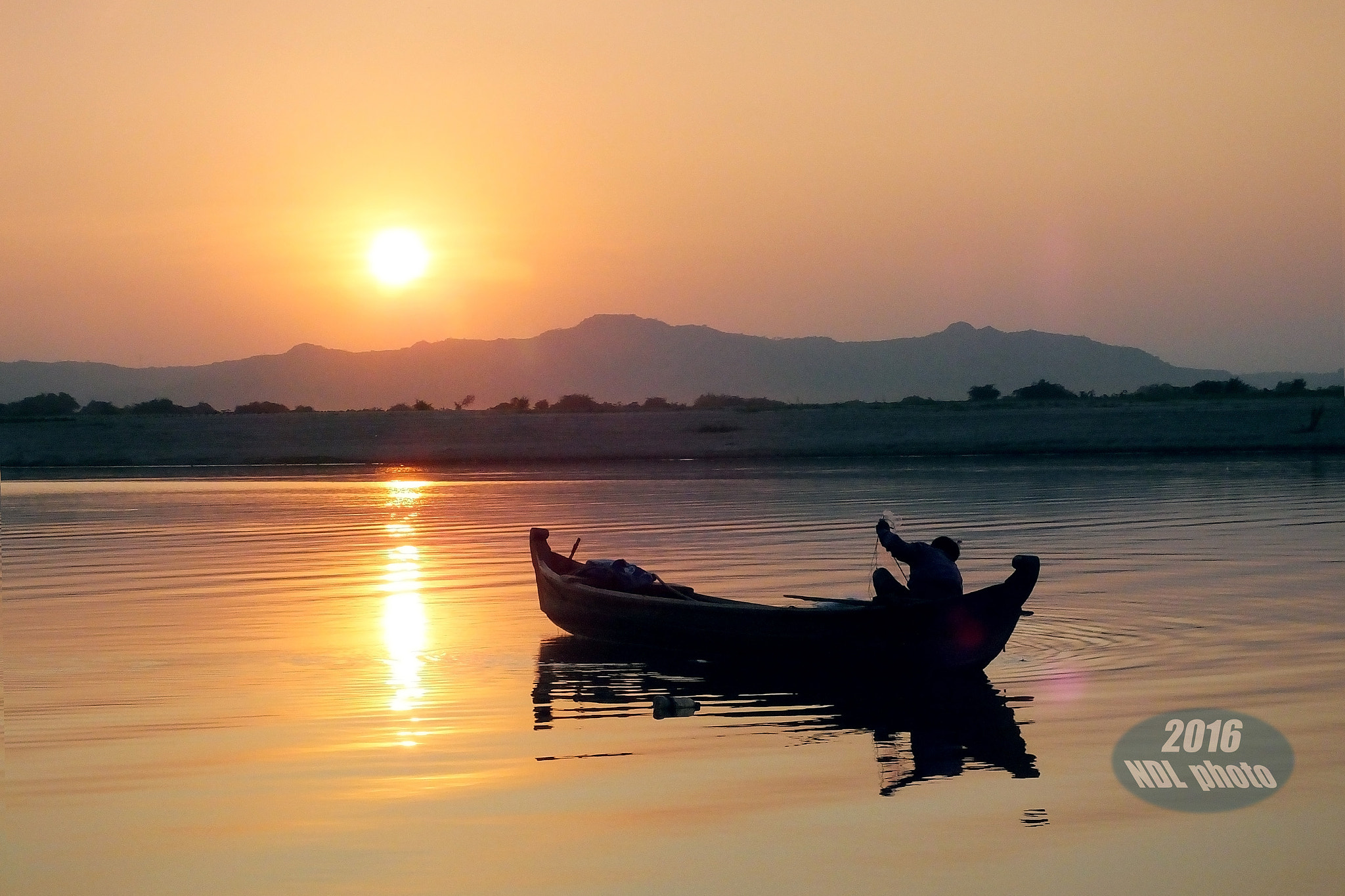 Fujifilm FinePix HS55EXR sample photo. Fisherman at irrawaddy river old bagan photography
