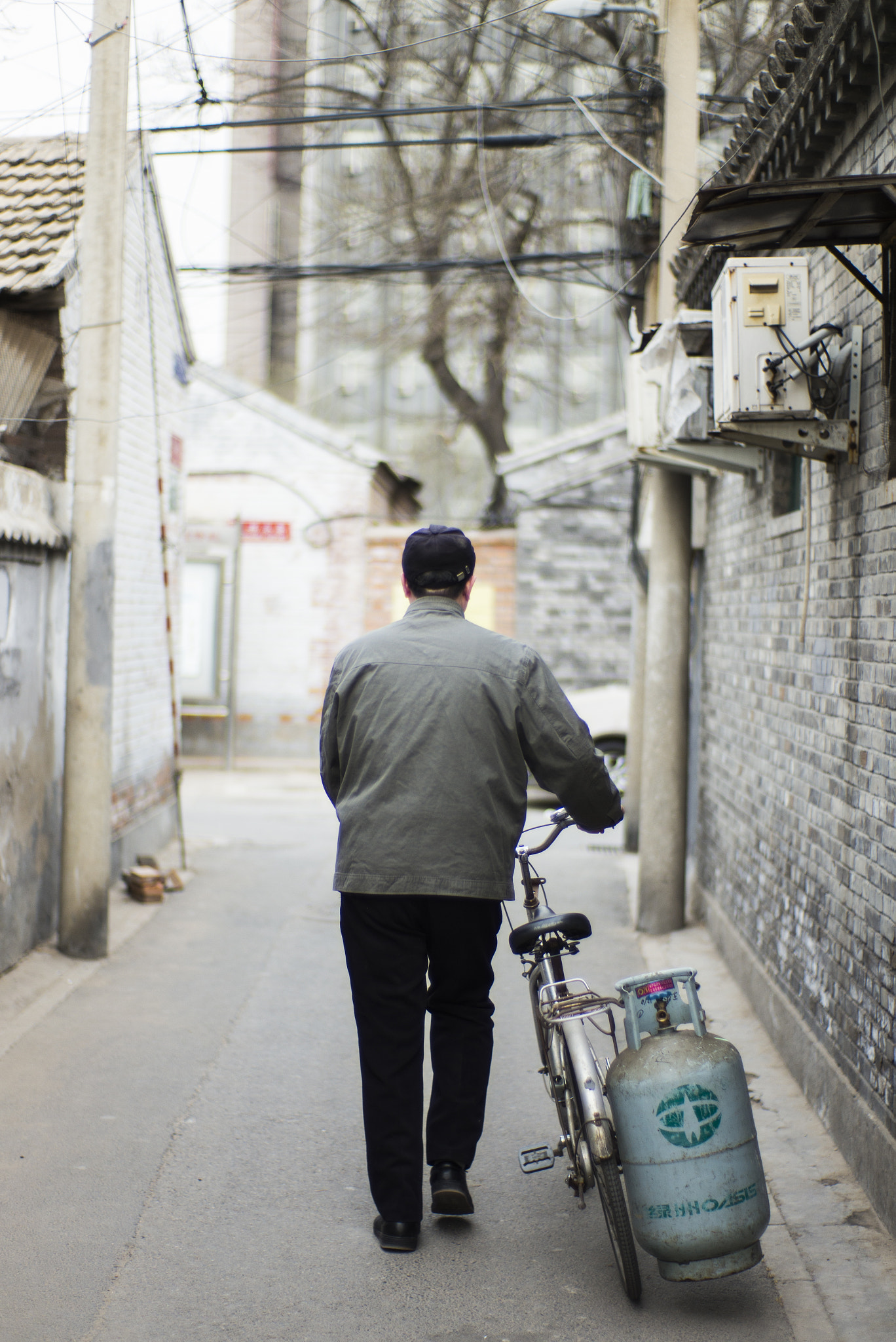 Summicron-M 1:2/35 sample photo. Going home like 1990s photography