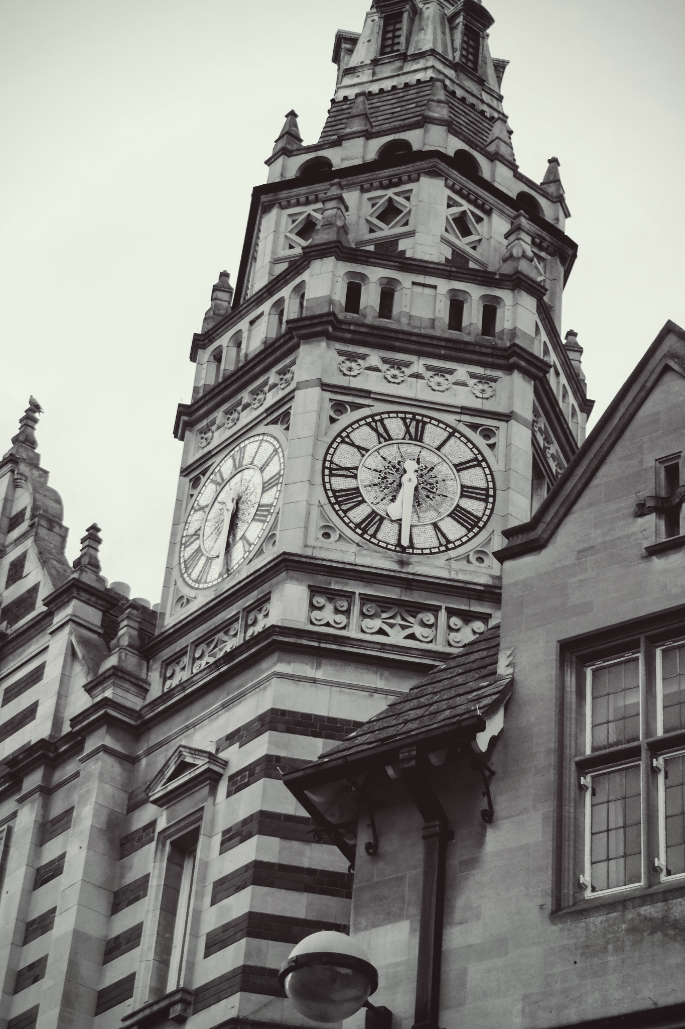 Samsung EK-GN120 sample photo. Lloyds bank clock photography