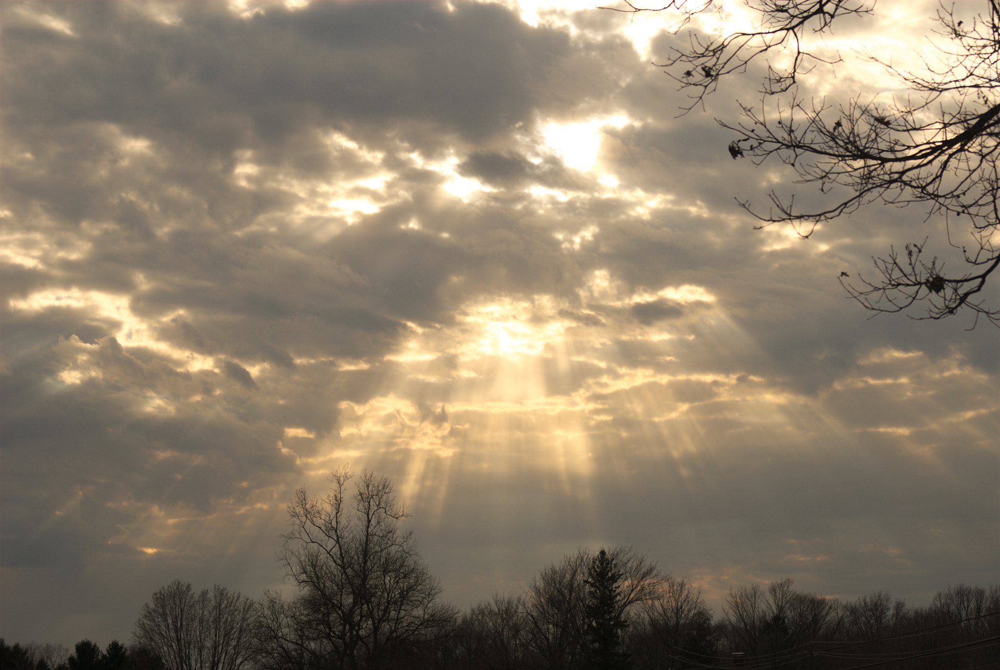 AF Zoom-Nikkor 35-70mm f/3.3-4.5 sample photo. Sun rays photography
