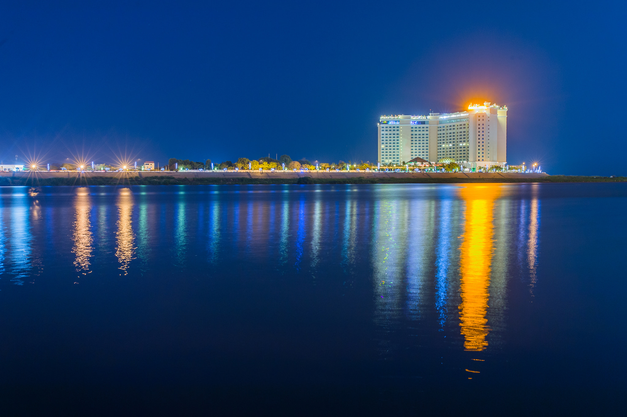 Nikon Df + Sigma 35mm F1.4 DG HSM Art sample photo. Night view at cambodia. photography