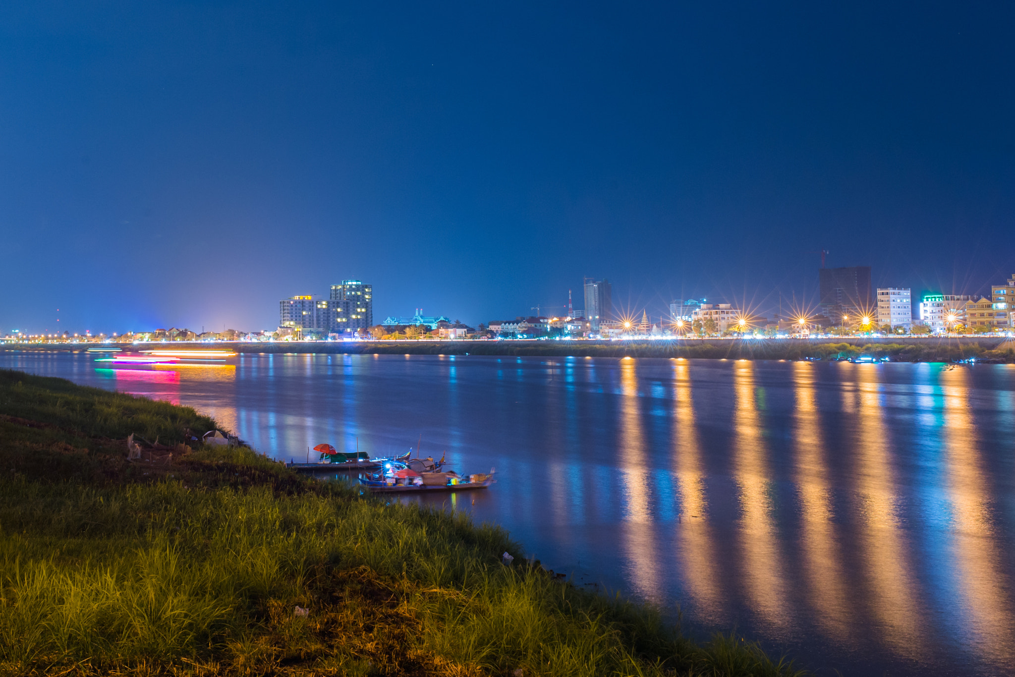 Nikon Df + Sigma 35mm F1.4 DG HSM Art sample photo. Night view at cambodia. photography