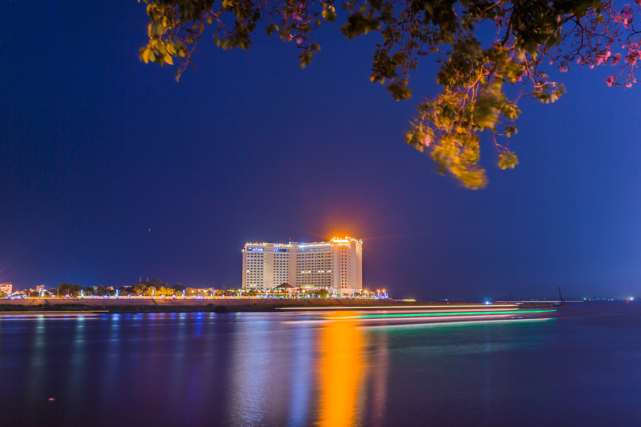 Nikon Df + Sigma 35mm F1.4 DG HSM Art sample photo. Night view at cambodia. photography