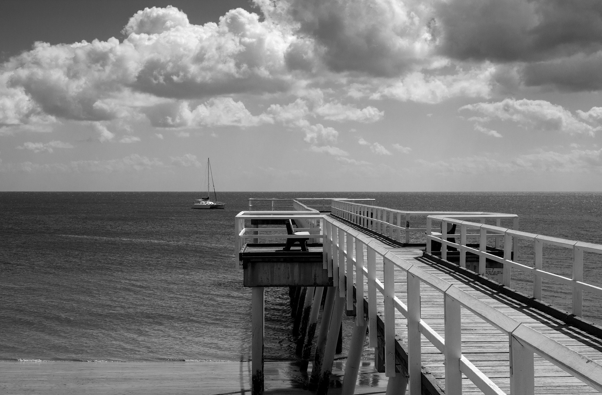 Canon EOS 450D (EOS Rebel XSi / EOS Kiss X2) + Canon EF 40mm F2.8 STM sample photo. Torquay pier and boat photography