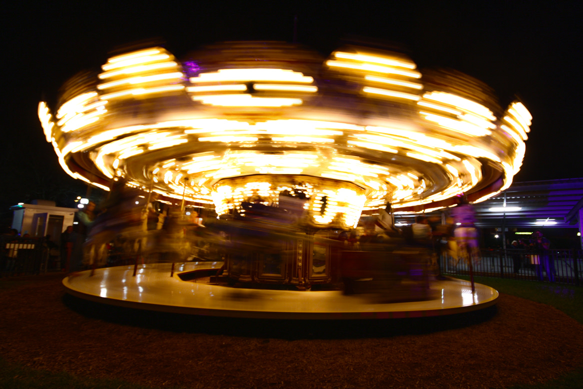 Canon EOS 1000D (EOS Digital Rebel XS / EOS Kiss F) sample photo. Carousel, light city baltimore photography