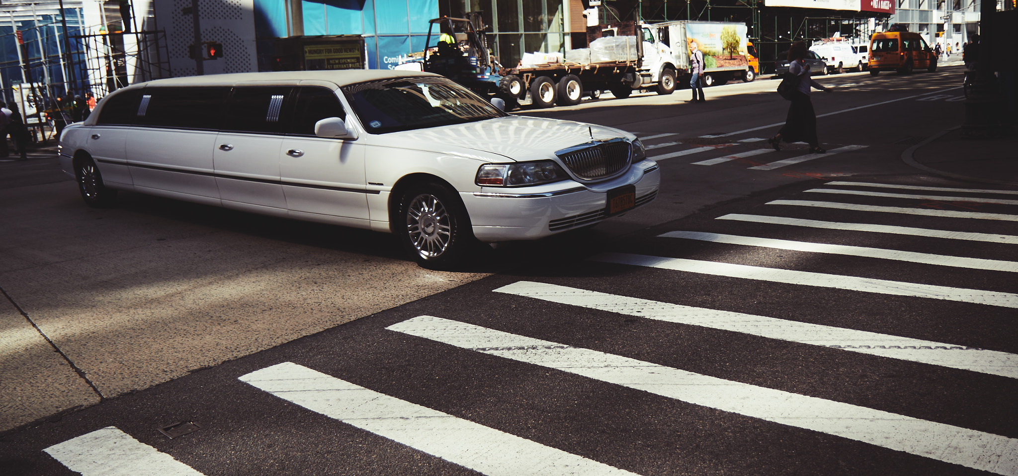 Canon EF-S 17-55mm F2.8 IS USM sample photo. Limousine photography