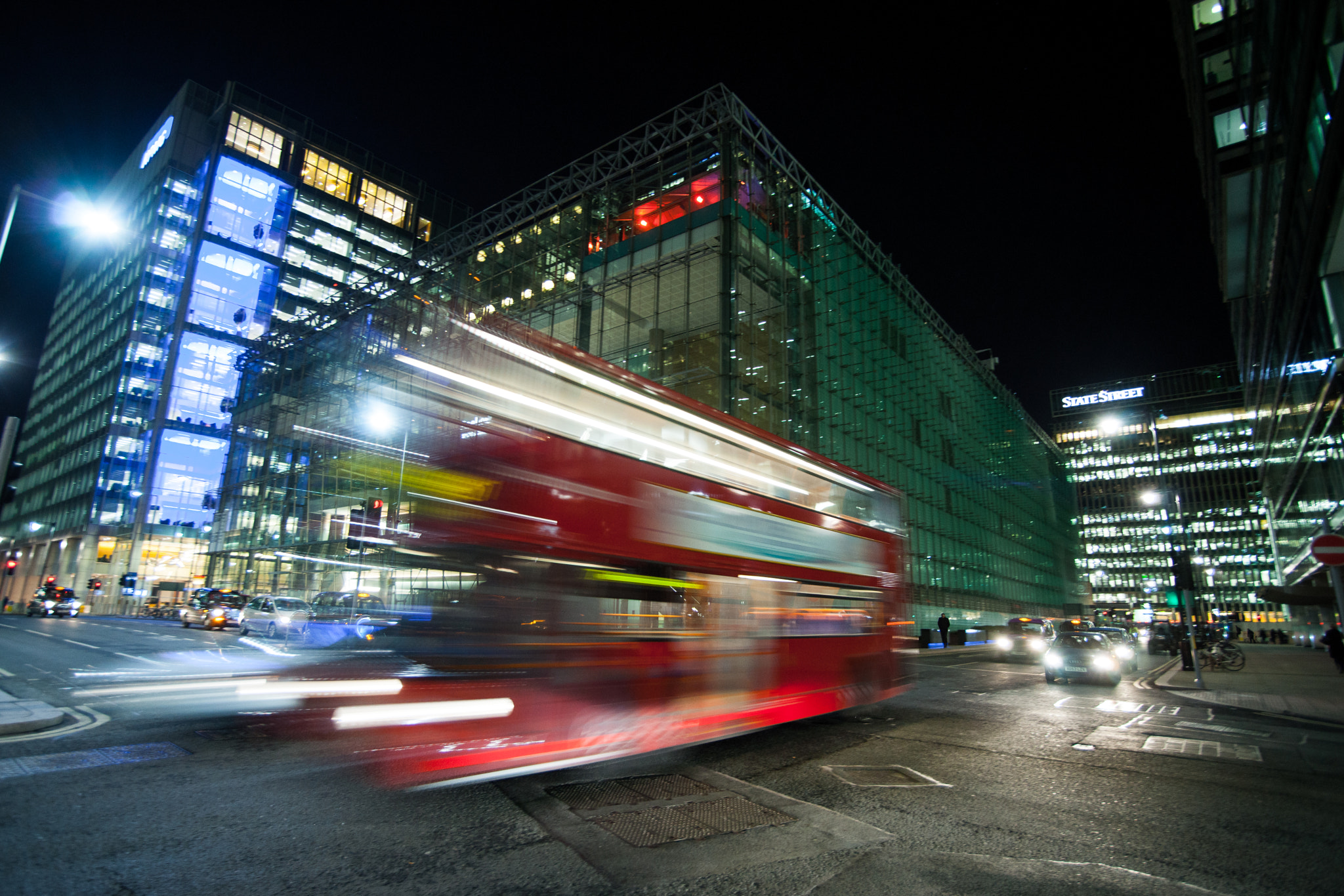 Sony Alpha DSLR-A900 + Minolta AF 17-35mm F3.5 G sample photo. London, canary wharf photography