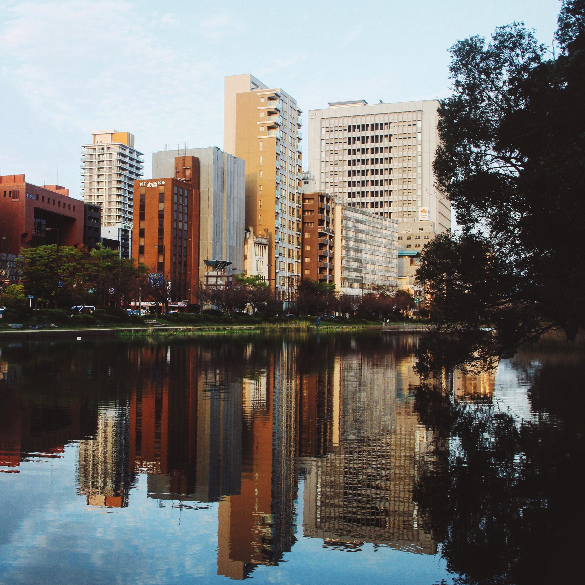 Canon EOS 7D + Canon EF 20-35mm F3.5-4.5 USM sample photo. Mirror afternoon glow. photography