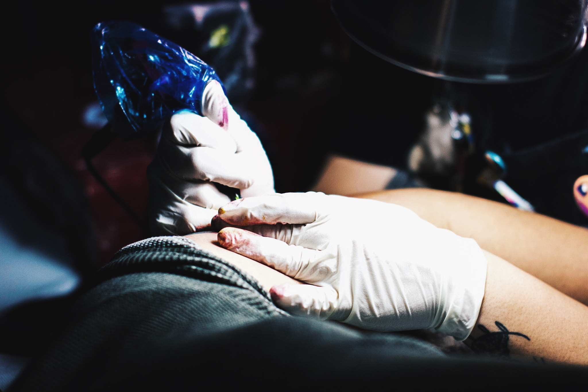 Sigma 50mm F1.4 EX DG HSM sample photo. A friend getting tattooed photography