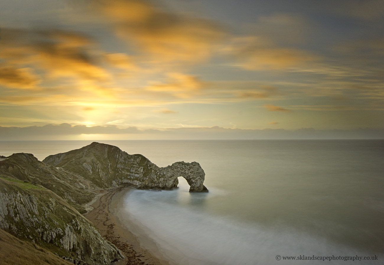 Nikon D4 + Nikon AF-S Nikkor 16-35mm F4G ED VR sample photo. Durdle door sunrise photography