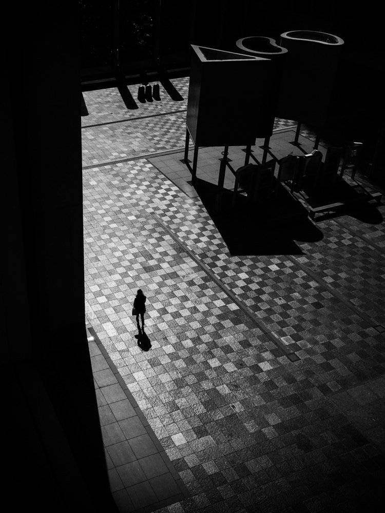 Olympus PEN E-P5 sample photo. Shiny square photography
