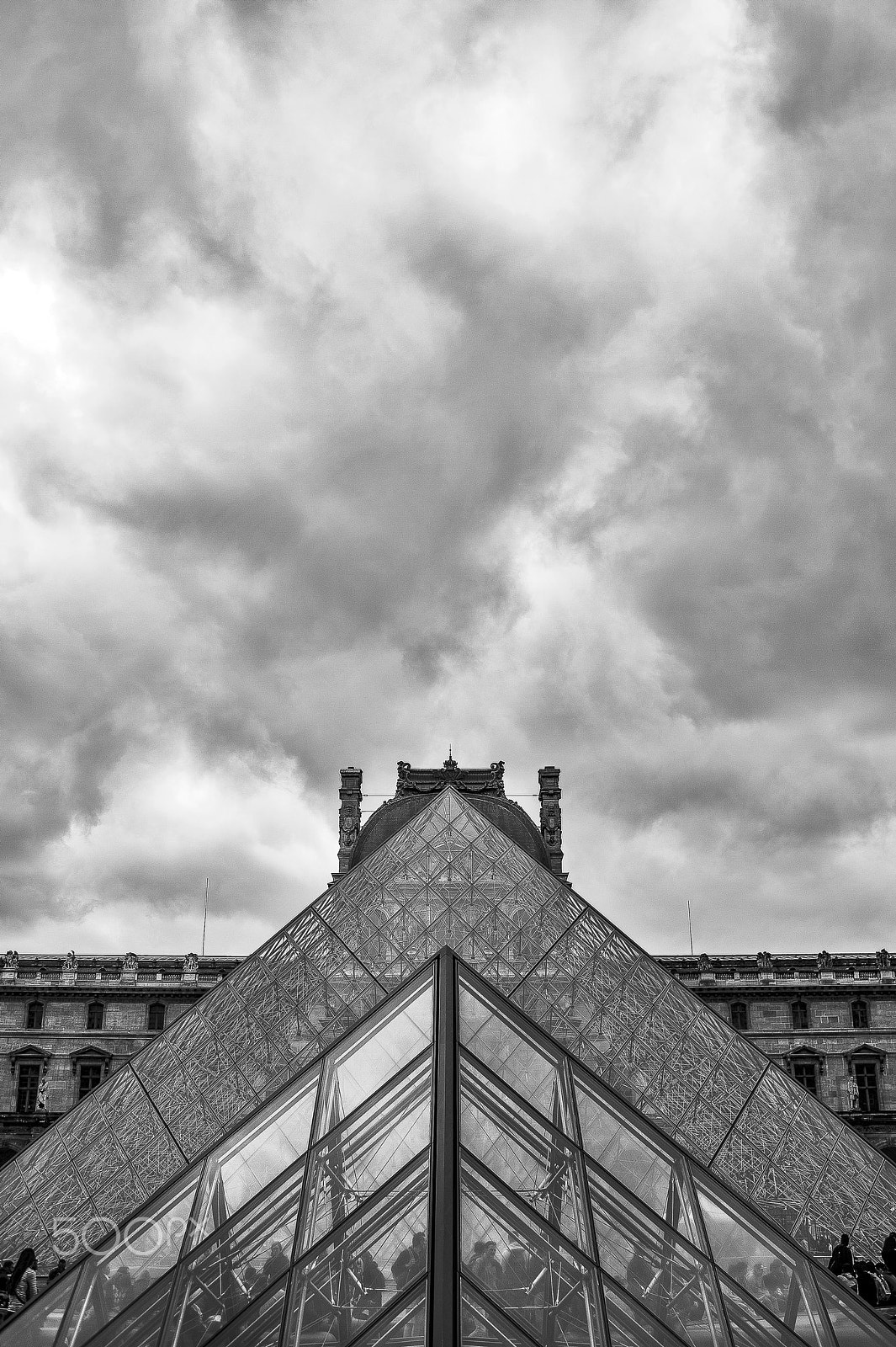 AF Zoom-Nikkor 35-70mm f/2.8 sample photo. Pyramides du louvre photography