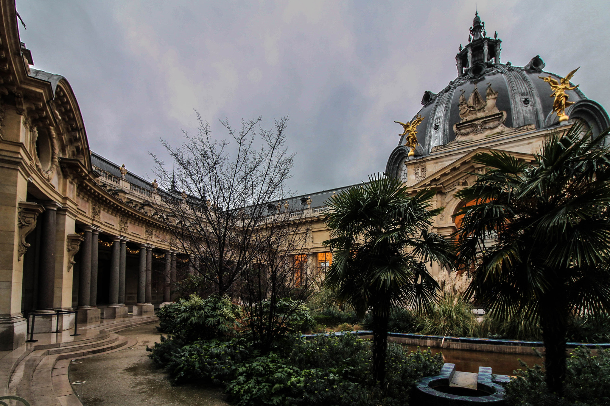 Canon EF-S 10-18mm F4.5–5.6 IS STM sample photo. Petit palais garden photography