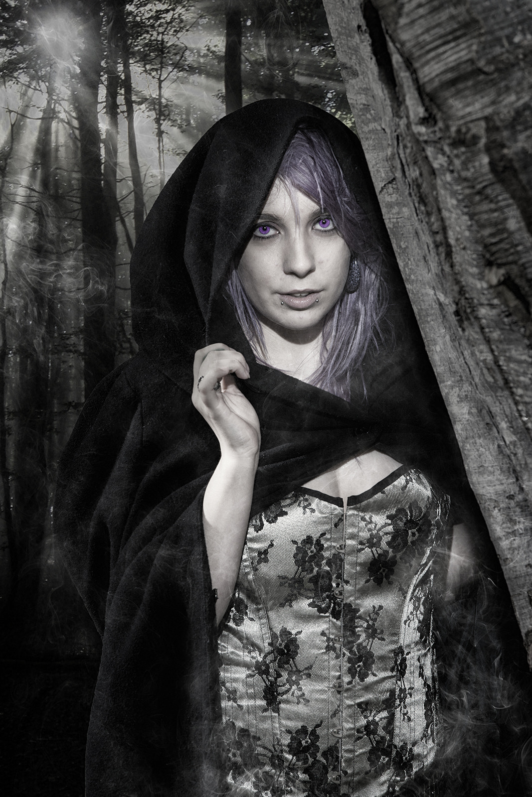 Canon EF 16-35mm F4L IS USM sample photo. Girl inn the woods photography