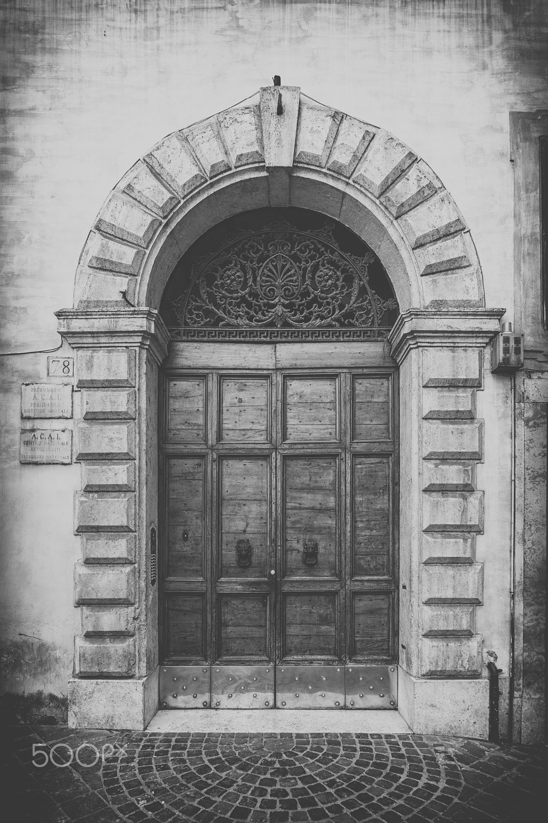 FE 21mm F2.8 sample photo. Door in rome 8 photography
