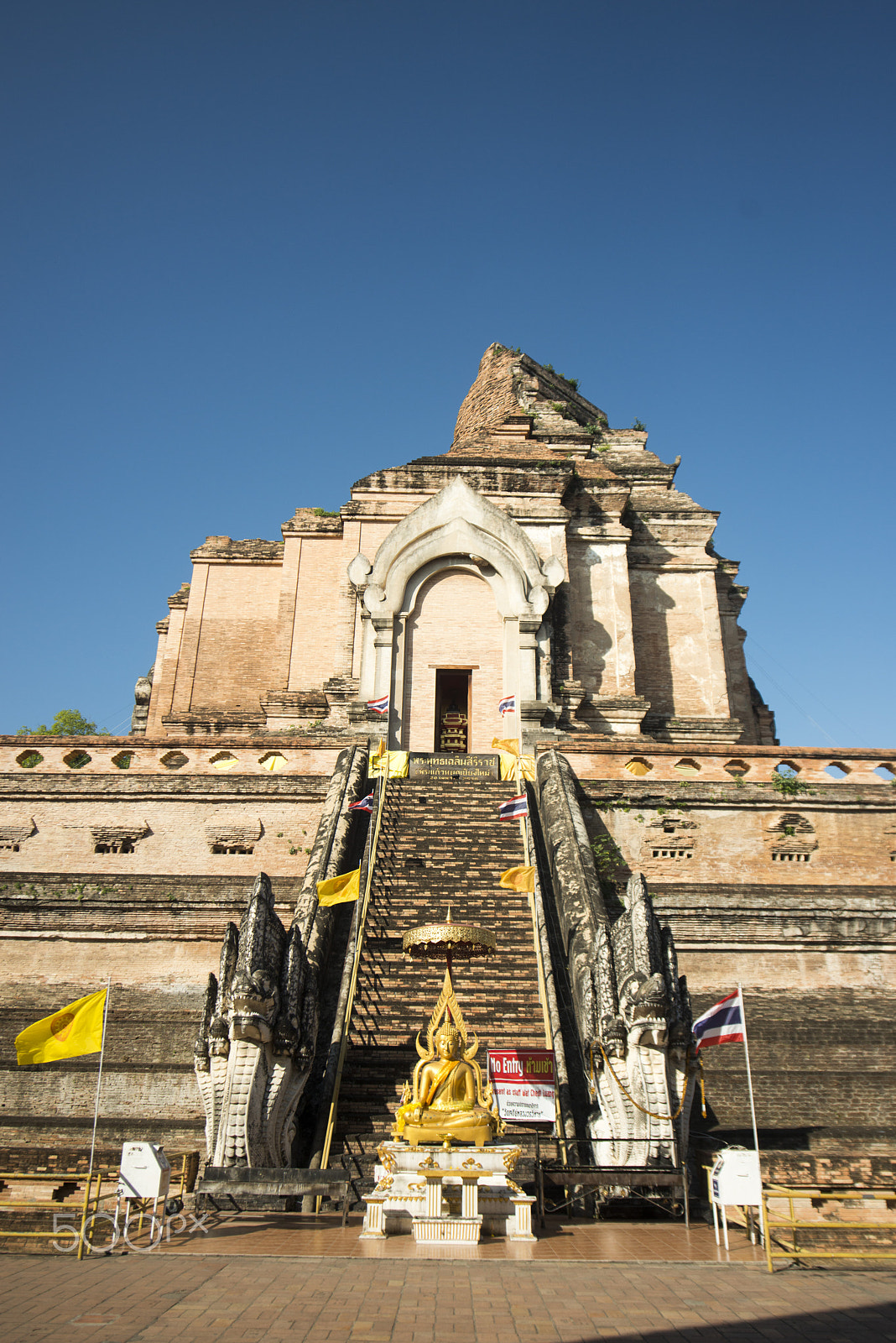 Sigma 17-35mm F2.8-4 EX DG  Aspherical HSM sample photo. Asia thailand chiang wat chedi luang photography