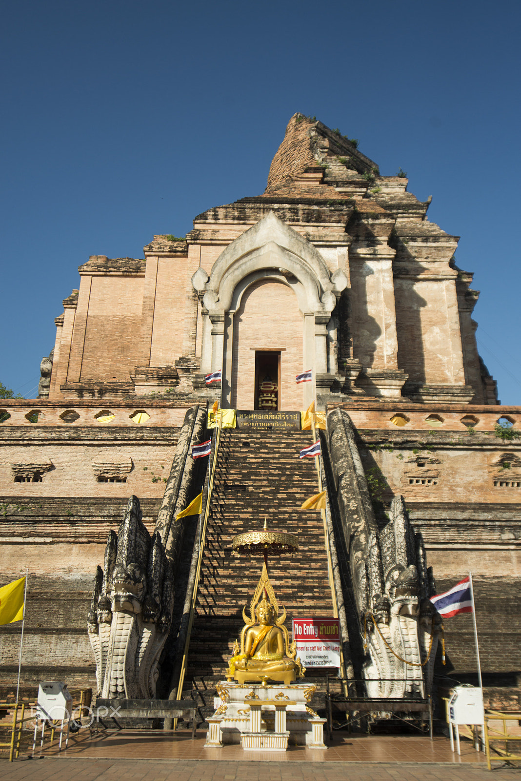 Sigma 17-35mm F2.8-4 EX DG  Aspherical HSM sample photo. Asia thailand chiang wat chedi luang photography