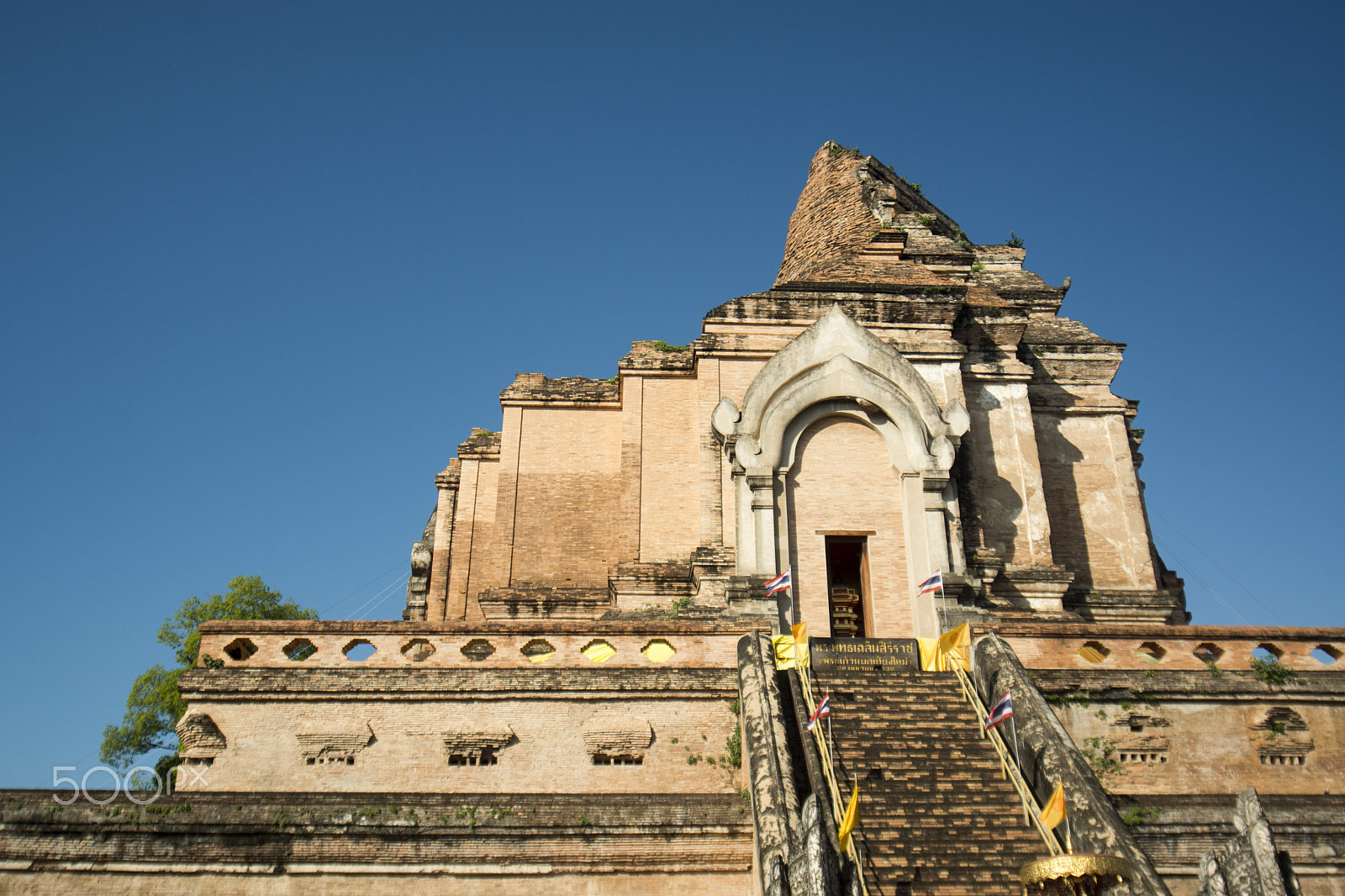 Nikon D800 + Sigma 17-35mm F2.8-4 EX DG  Aspherical HSM sample photo. Asia thailand chiang wat chedi luang photography