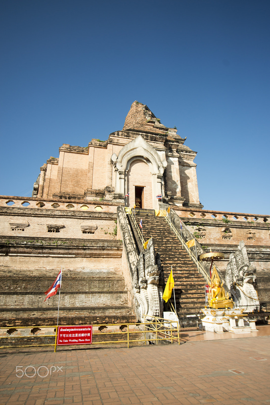 Sigma 17-35mm F2.8-4 EX DG  Aspherical HSM sample photo. Asia thailand chiang wat chedi luang photography