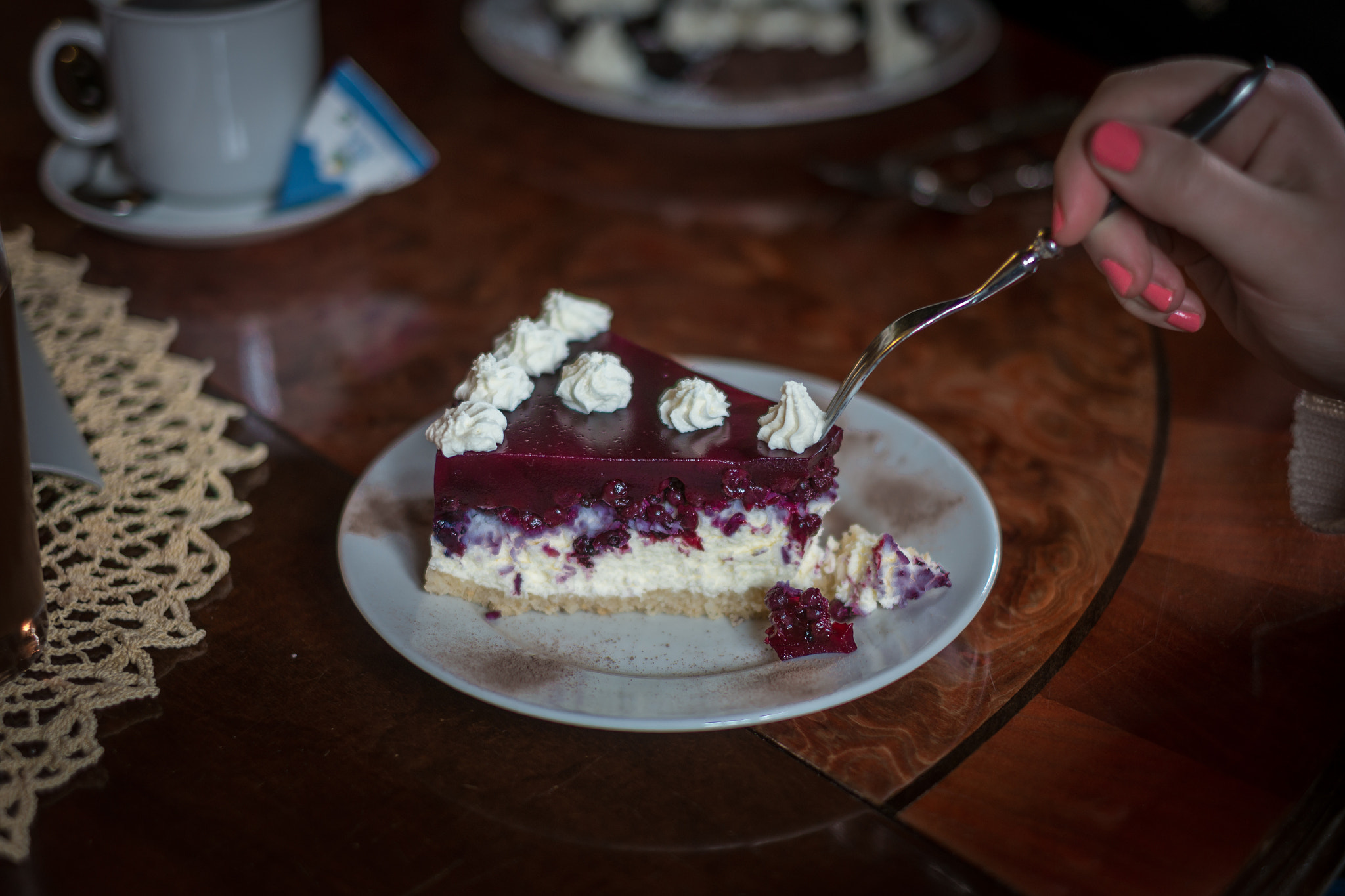 Fujifilm X-A1 + Fujifilm XF 35mm F1.4 R sample photo. Piece of cake photography