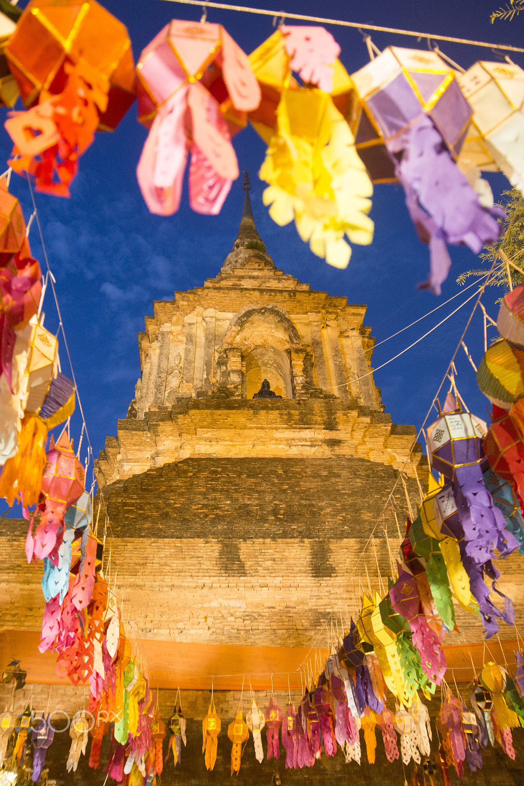 Nikon D800 + Sigma 17-35mm F2.8-4 EX DG  Aspherical HSM sample photo. Asia thailand chiang loy krathong festival photography