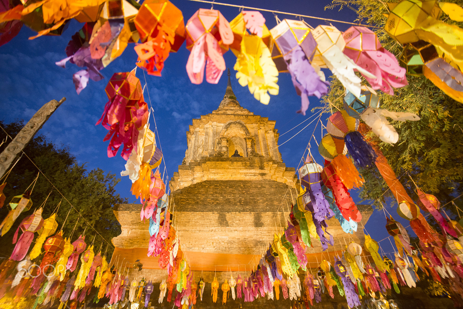 Nikon D800 + Sigma 17-35mm F2.8-4 EX DG  Aspherical HSM sample photo. Asia thailand chiang loy krathong festival photography