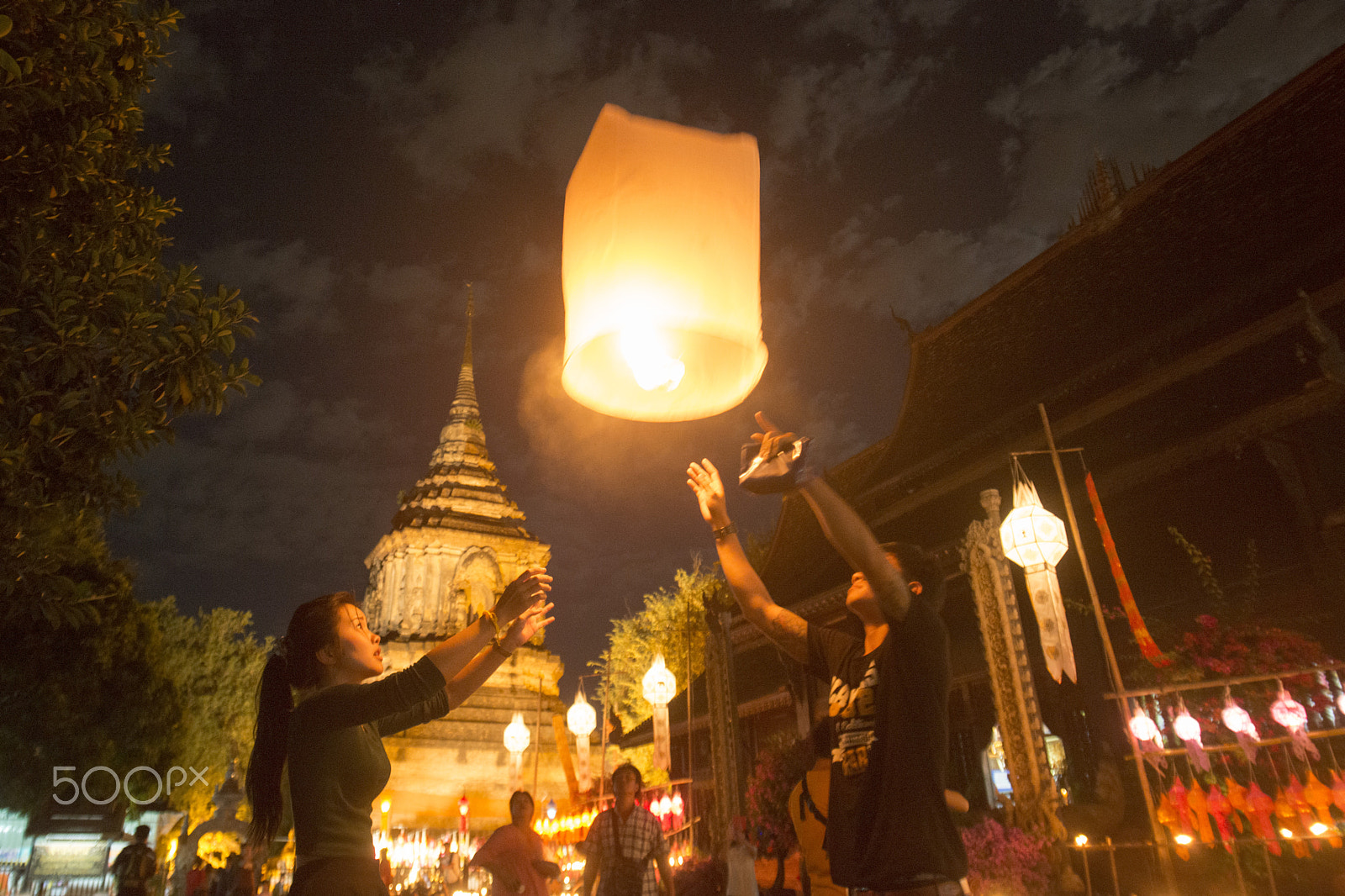 Sigma 17-35mm F2.8-4 EX DG  Aspherical HSM sample photo. Asia thailand chiang loy krathong festival photography
