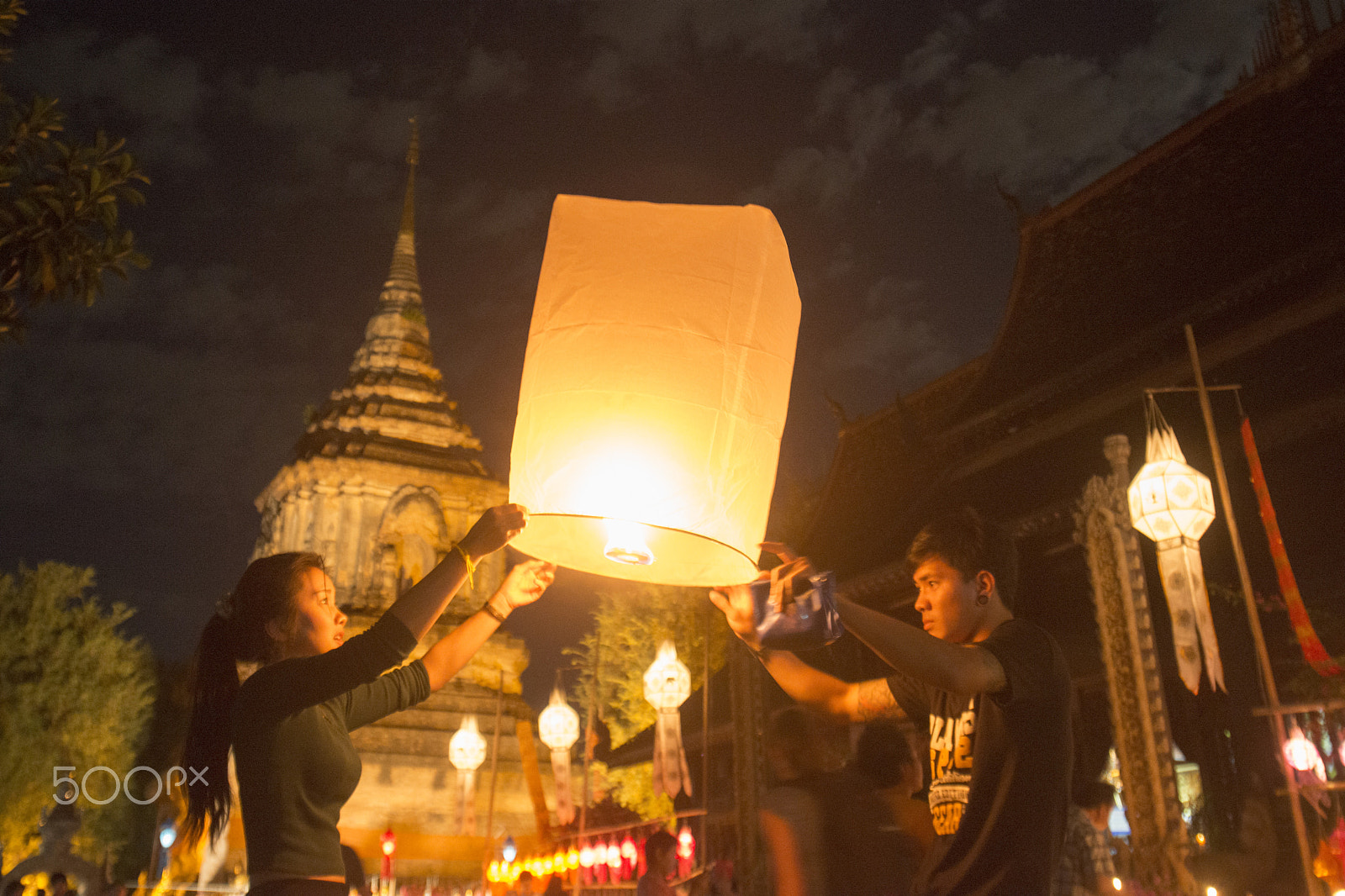 Sigma 17-35mm F2.8-4 EX DG  Aspherical HSM sample photo. Asia thailand chiang loy krathong festival photography