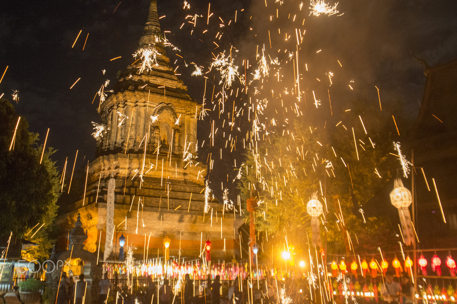 Nikon D800 + Sigma 17-35mm F2.8-4 EX DG  Aspherical HSM sample photo. Asia thailand chiang loy krathong festival photography