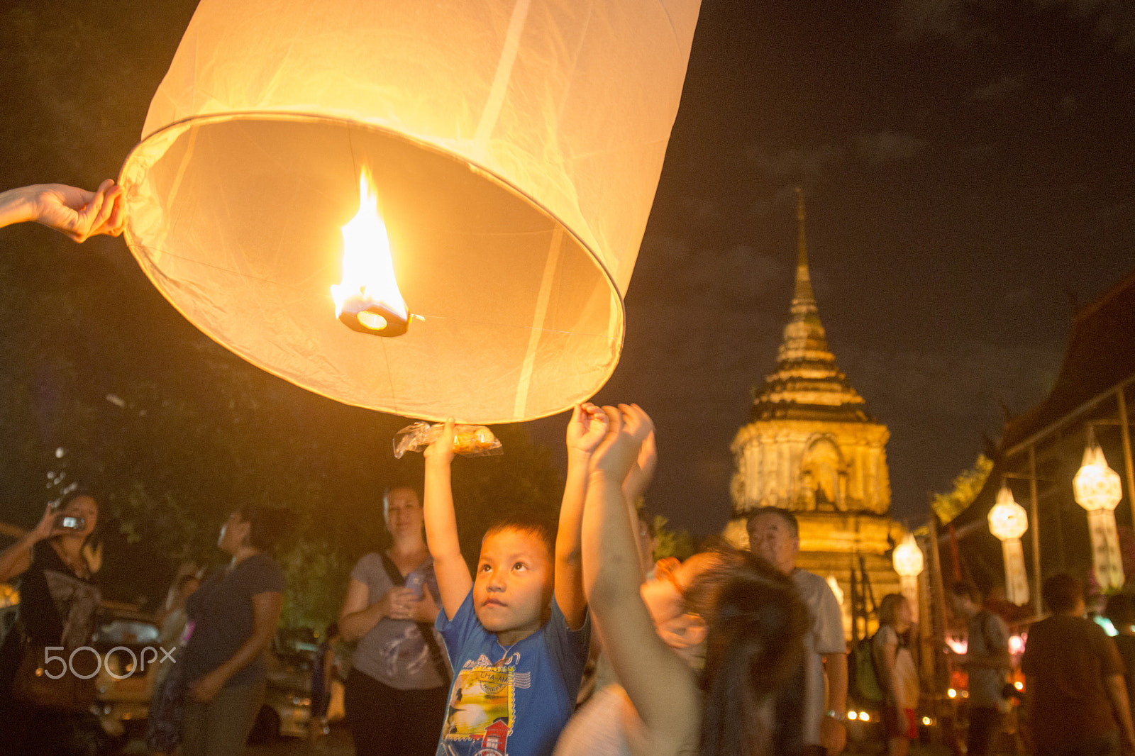 Sigma 17-35mm F2.8-4 EX DG  Aspherical HSM sample photo. Asia thailand chiang loy krathong festival photography