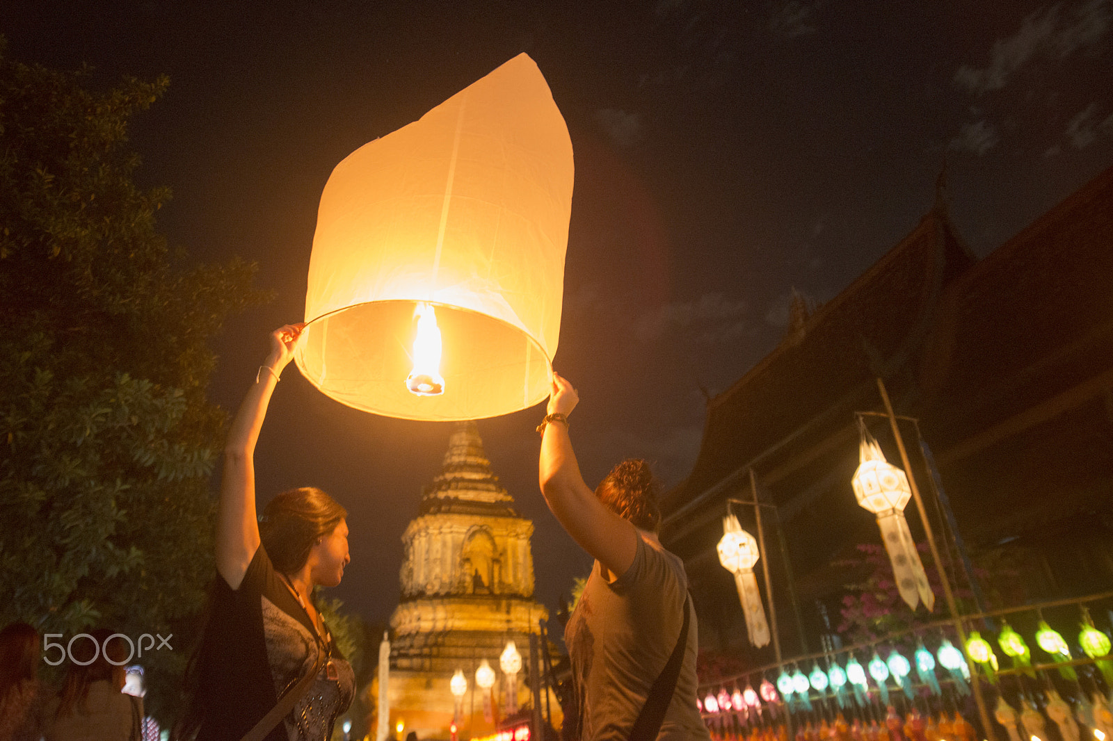 Sigma 17-35mm F2.8-4 EX DG  Aspherical HSM sample photo. Asia thailand chiang loy krathong festival photography