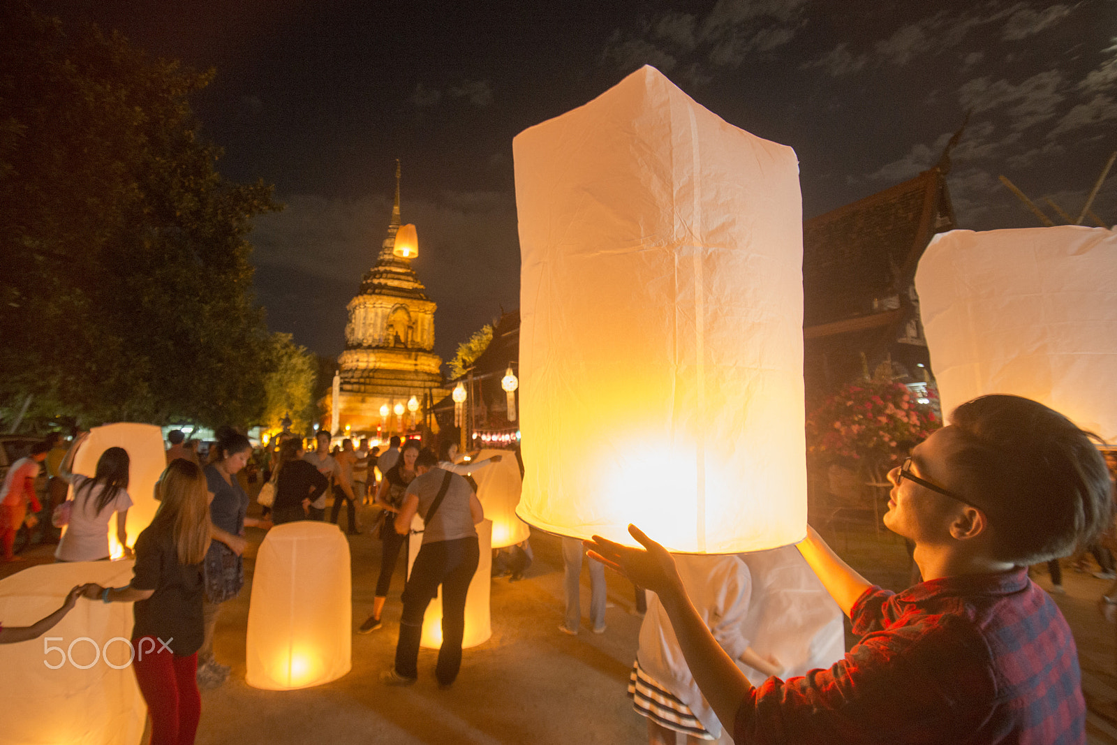 Sigma 17-35mm F2.8-4 EX DG  Aspherical HSM sample photo. Asia thailand chiang loy krathong festival photography