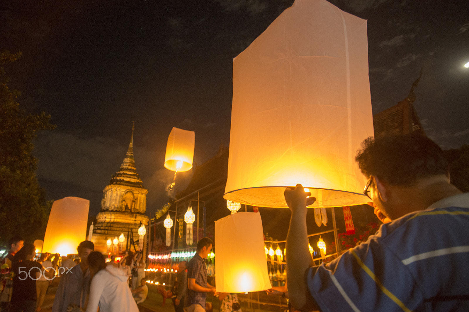 Sigma 17-35mm F2.8-4 EX DG  Aspherical HSM sample photo. Asia thailand chiang loy krathong festival photography