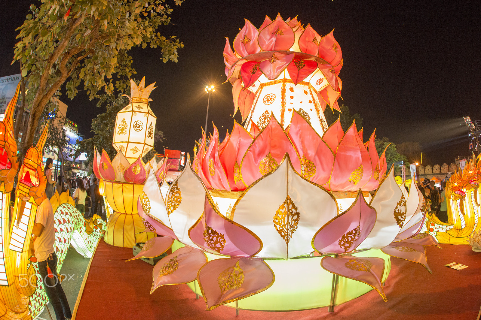Nikon D800 + Sigma 15mm F2.8 EX DG Diagonal Fisheye sample photo. Asia thailand chiang loy krathong festival photography
