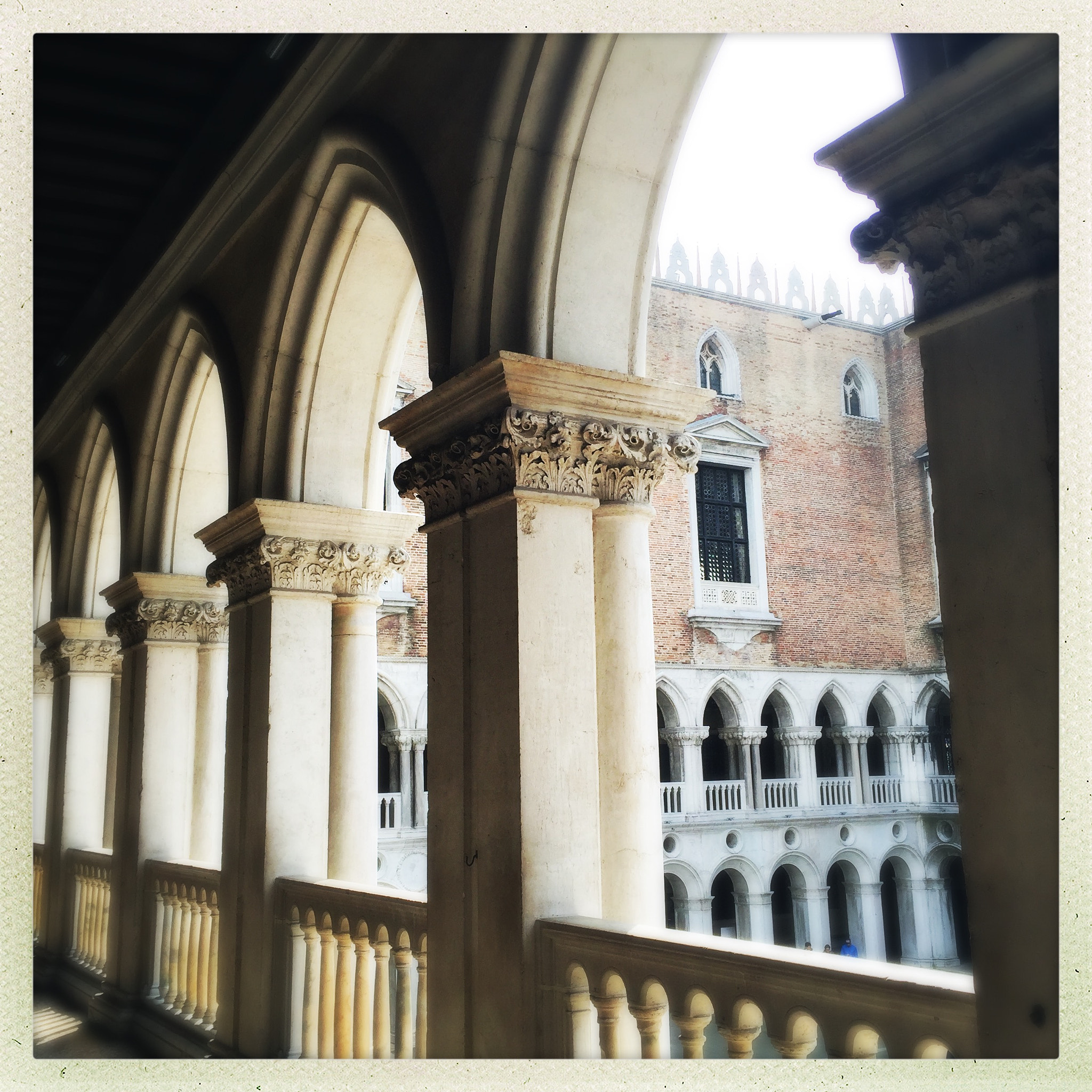 Hipstamatic 302 sample photo. Arcades photography