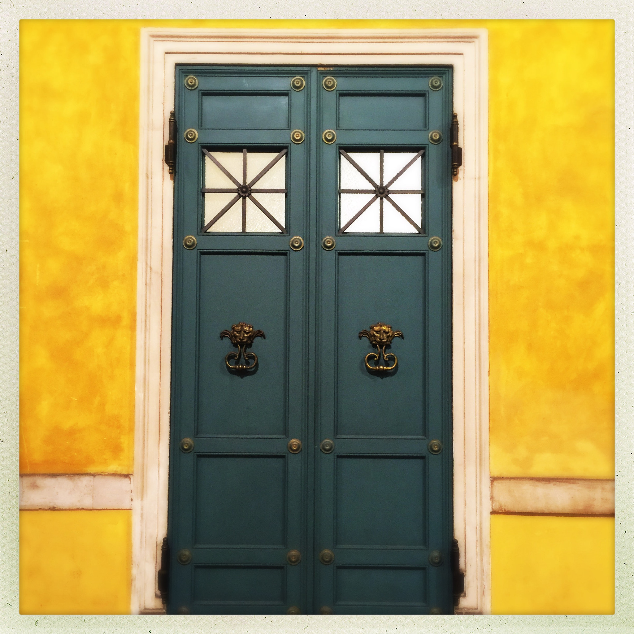 Hipstamatic 302 sample photo. Green door photography