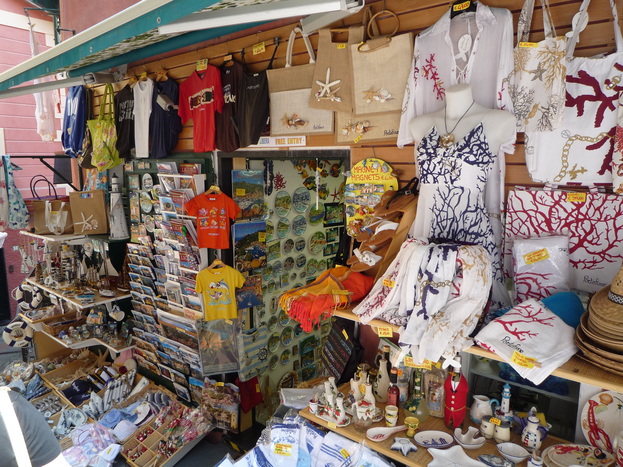 Panasonic DMC-FX35 sample photo. Souvenirs 0406 photography