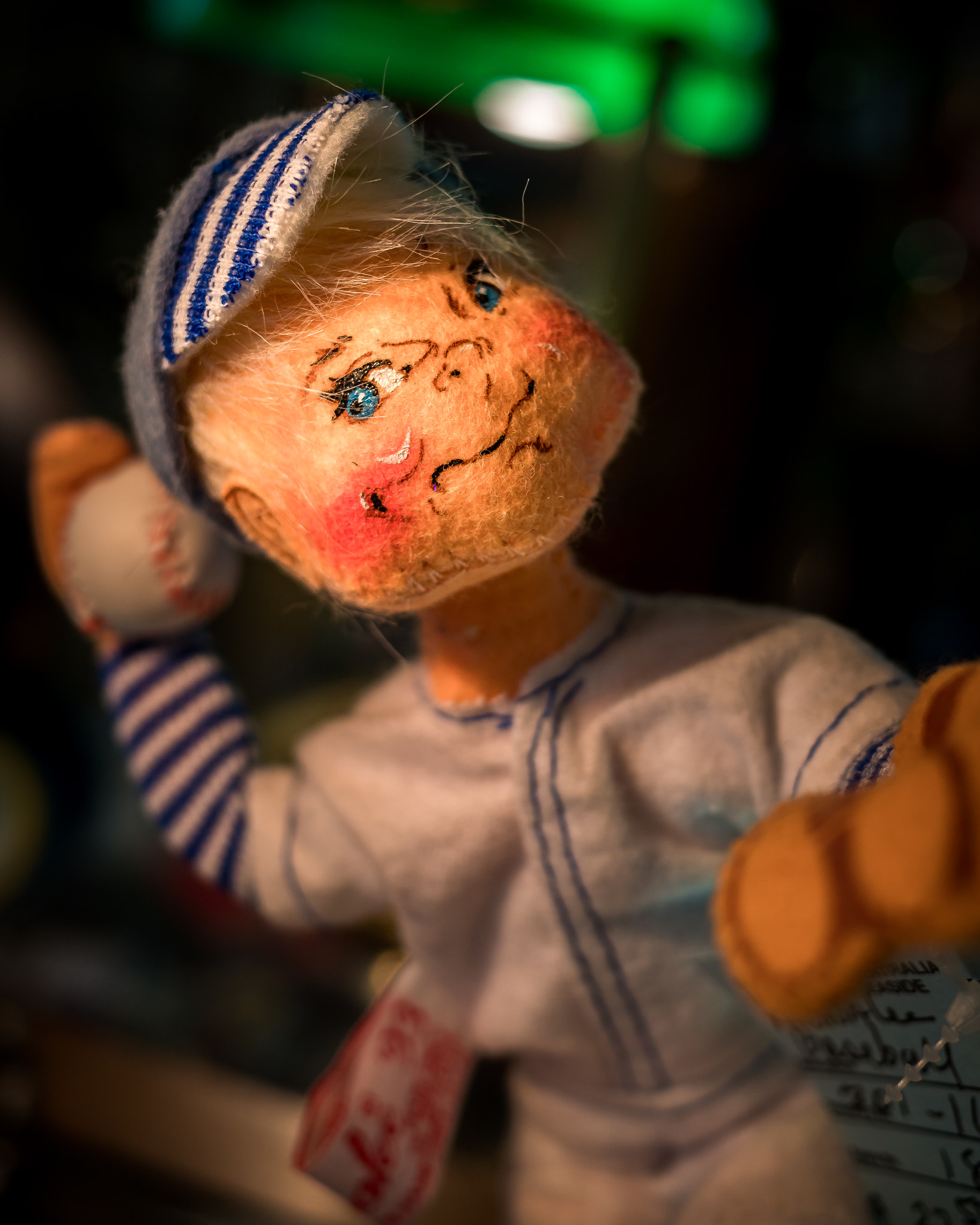 Panasonic Lumix DMC-GX8 + Panasonic Lumix G 20mm F1.7 ASPH sample photo. An antique baseball player doll photography